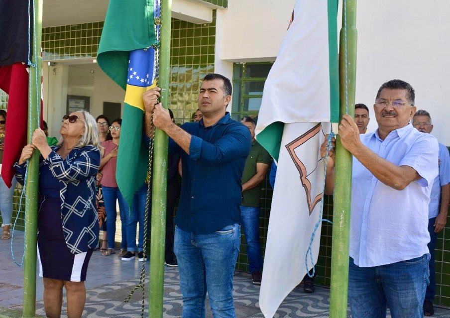 7 de Setembro inicia com Hasteamento da Bandeira em frente à sede da Prefeitura Municipal