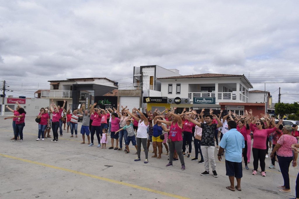 Culminância da Campanha Outubro Rosa ocorre nas principais ruas do município